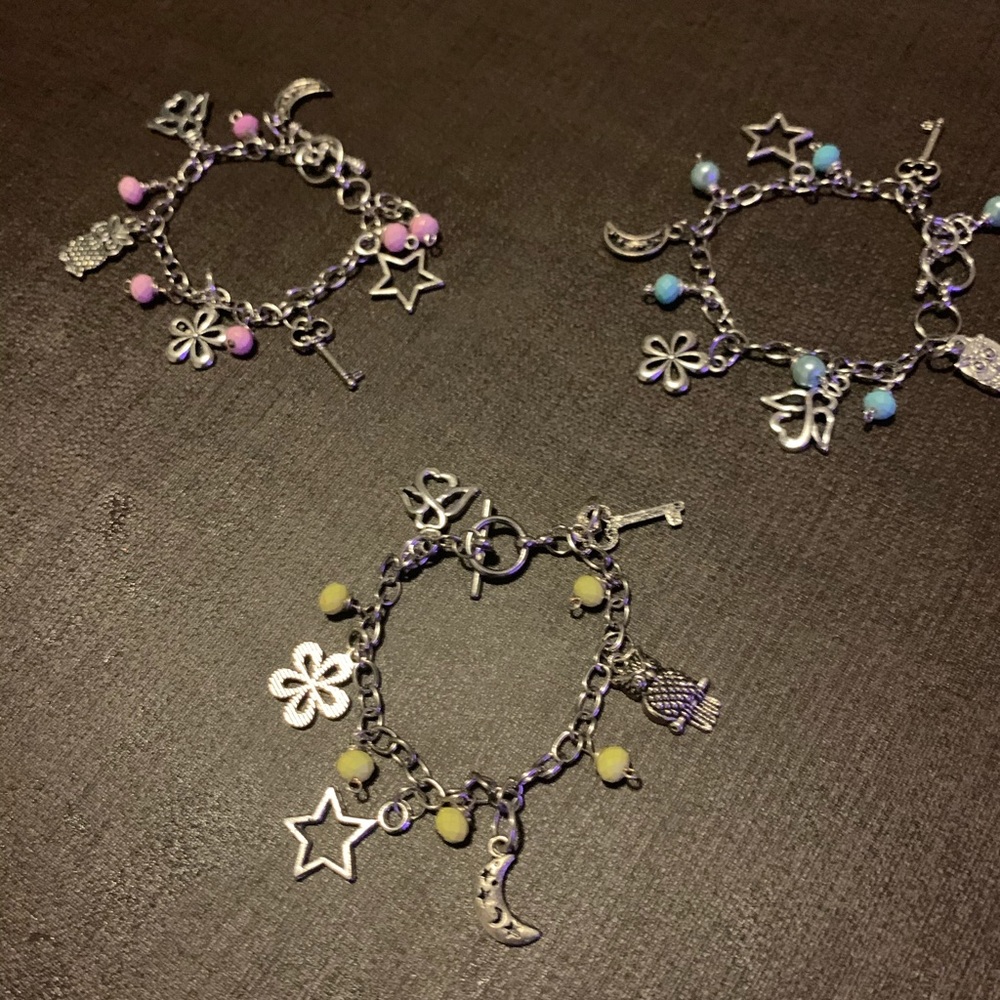 Charm bracelets - Picture 3 of 3